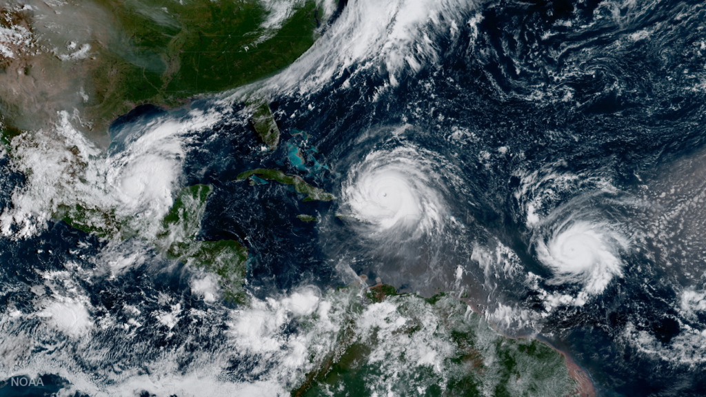 Tres huracanes activos simultáneamente el 7 de septiembre. De izquierda a derecha: Katia, Irma y José, lo que ocurre por primera vez desde 2010.